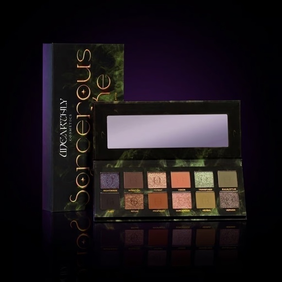 Unearthly Cosmetics "Sorcerous Smoke" eyeshadow palette - Picture 4 of 6